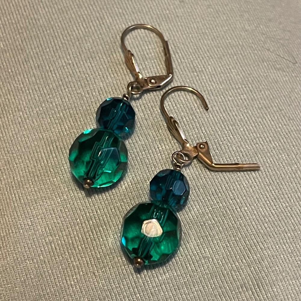 Teal Emerald Green Faceted Glass Bead Drop Earrings Silver Tone Leverback 1.5"